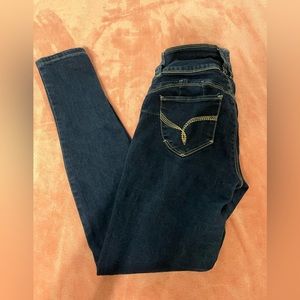 Mid-rise Skinny Jeans (no holes)